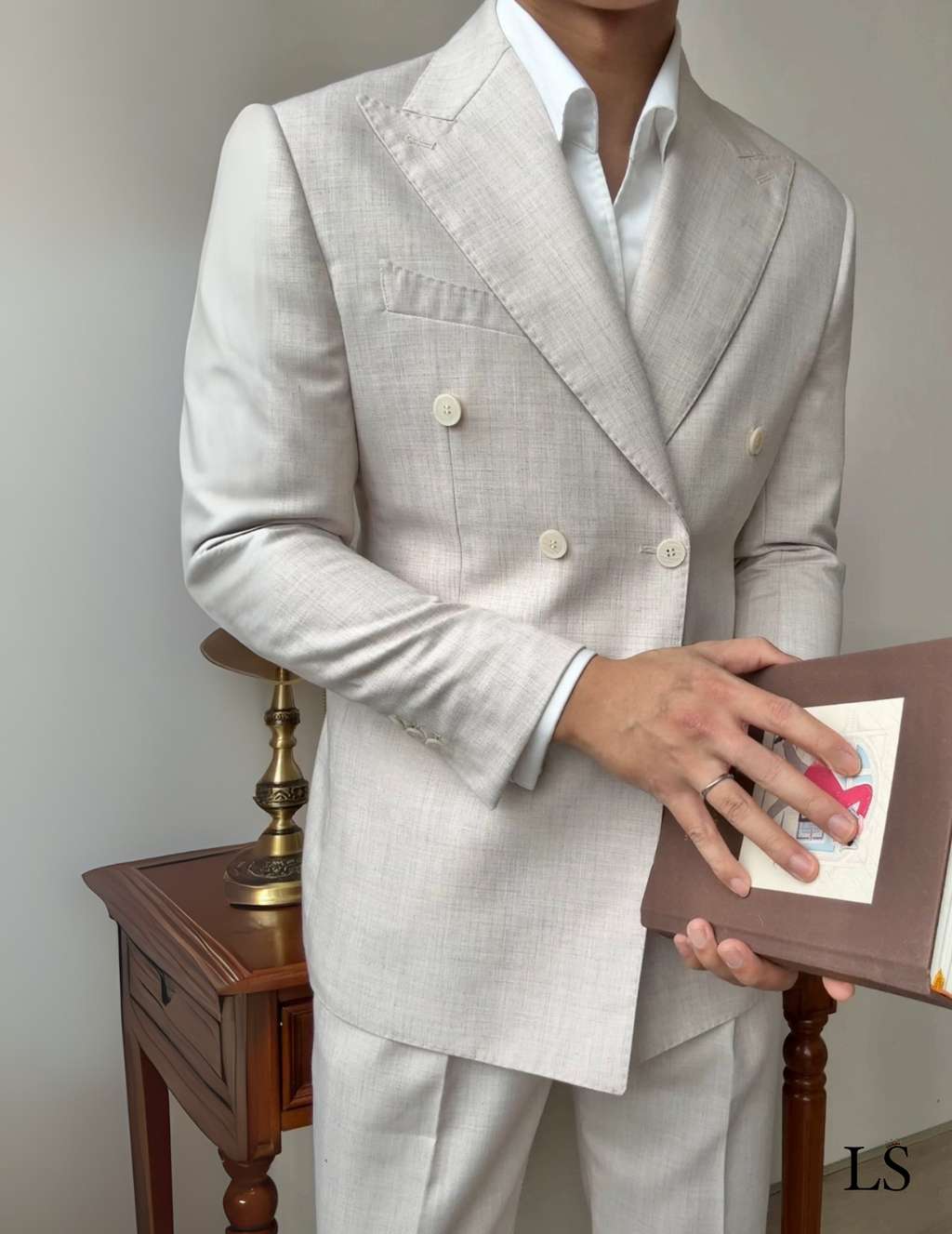 Double-Breasted Sabbia Di Lino Suit